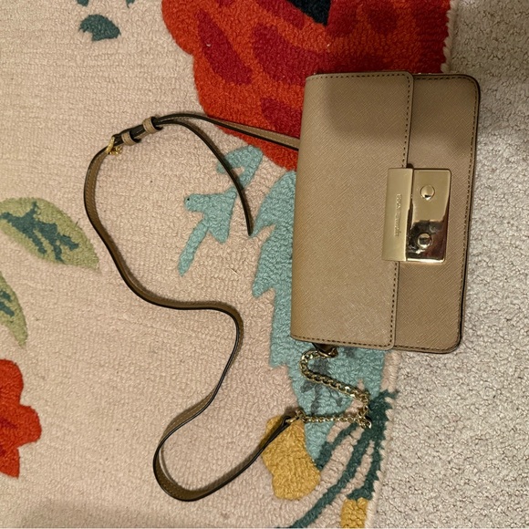 Michael Kors Beige Crossbody Bag with Gold Accents - Picture 3 of 9
